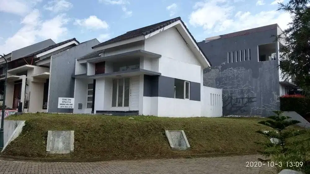 Rumah hook di Front View Rancamaya Golf Estate dengan harga terbaik