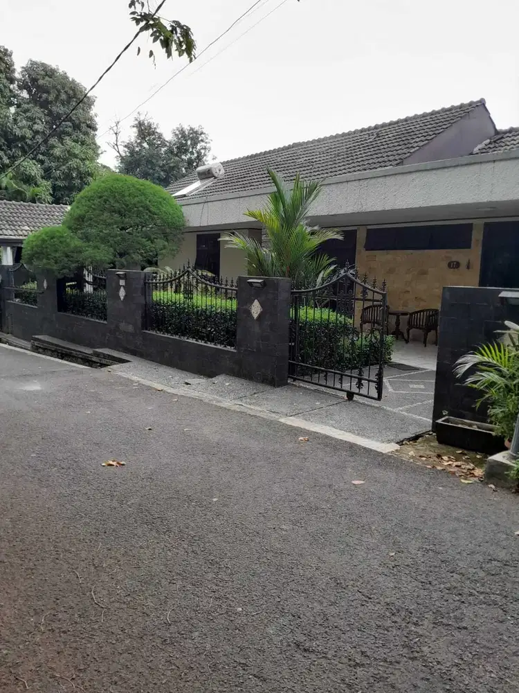 Rumah bagus di jl. Dr Supomo jakarta selatan
