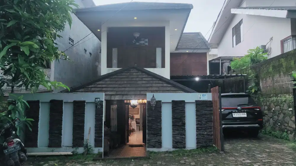 Rumah antik nyaman dan terawat dekat gerbang tol Krukut Depok