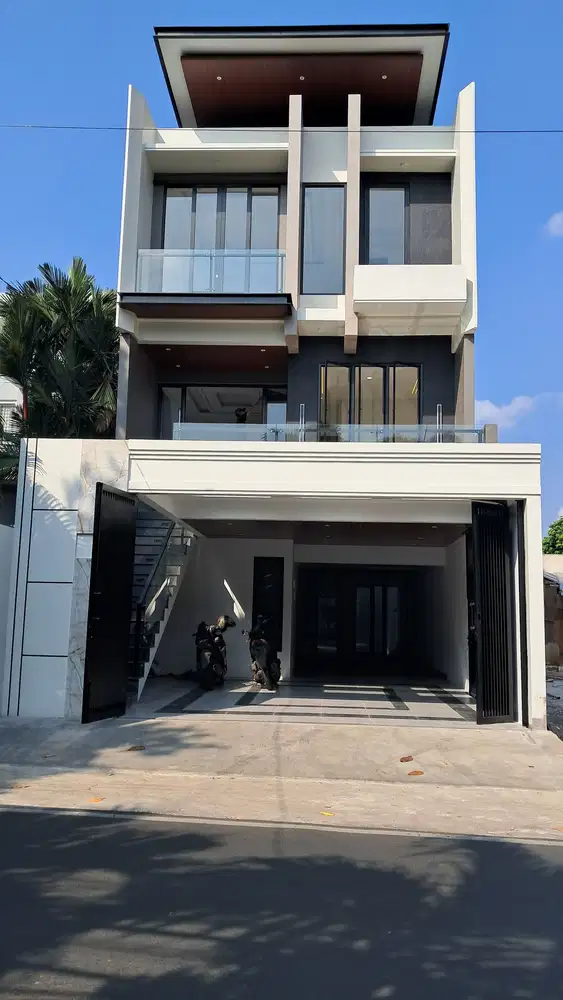 Rumah mewah dekat gerbang tol Antasari Jagakarsa Jakarta Selat