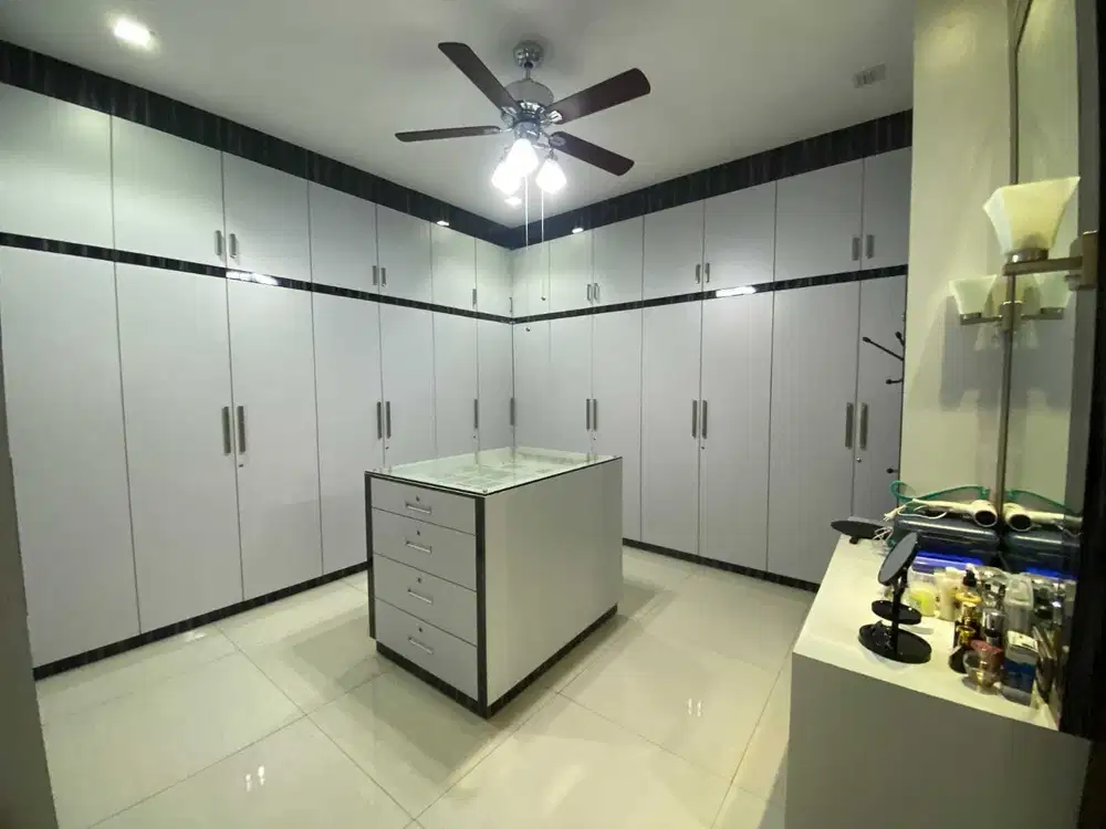 Dijual rumah mewah komplek royal sumatera