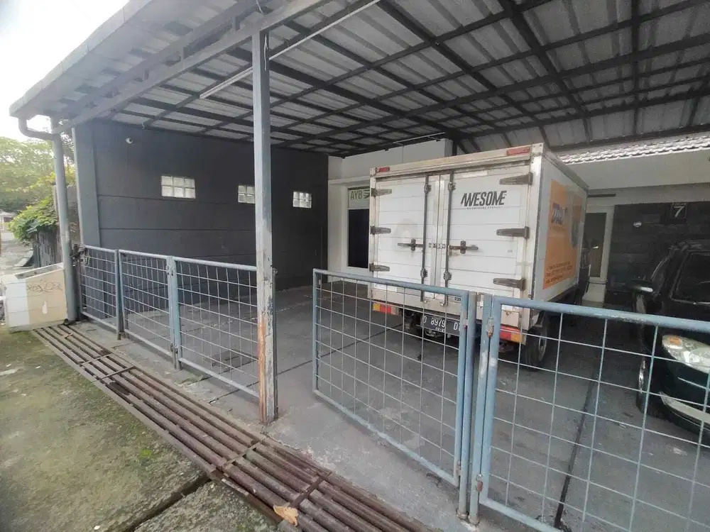 Rumah Strategis Bisa Untuk Showroom Mobil di Buah Batu