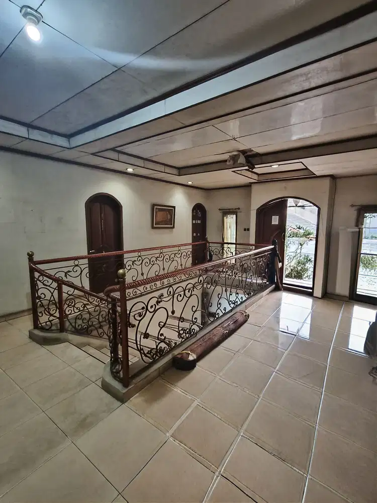 Rumah Siap Huni 300 Meter Lingkungan Tenang Dekat Taman