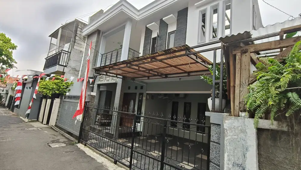 Jual Rumah Siap Huni 180m2 akses jalan 1 Mobil