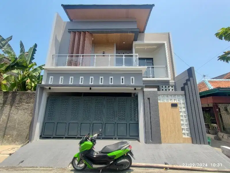 Rumah Solo jajar Laweyan karaangasem alila dekat solo Square