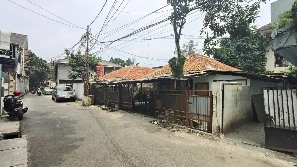 Rumah Tua Hitung Tanah Dekat Stasiun MRT Cilandak
