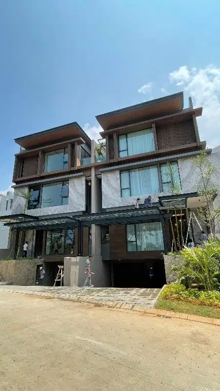Dijual Rumah mewah Jakarta Barat fasilitas lift