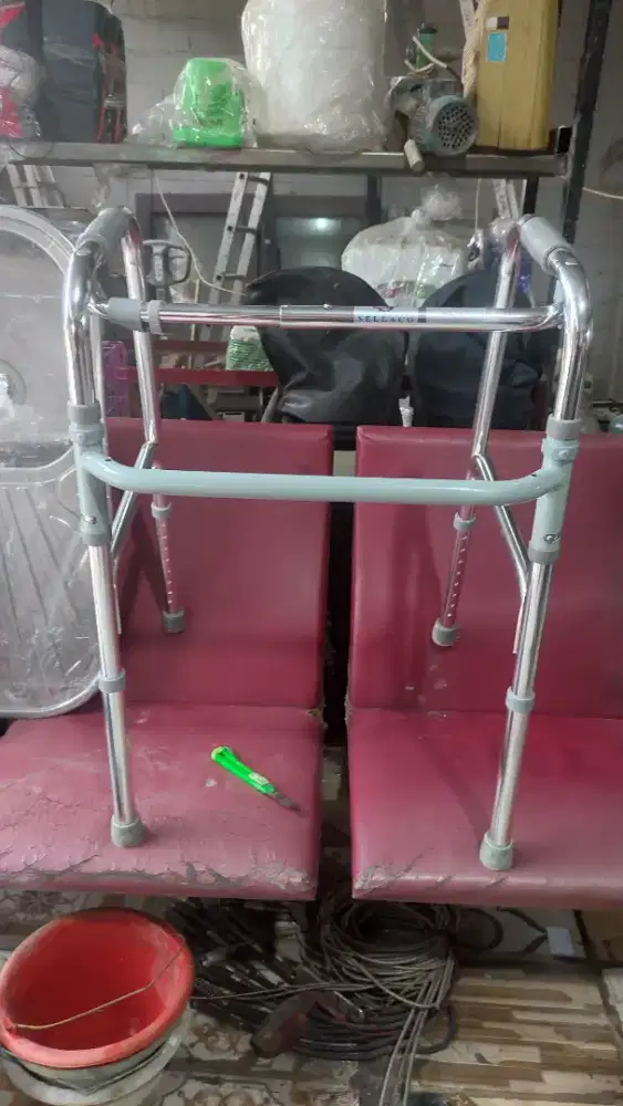 TONGKAT WALKER KRUK BANTU JALAN KAKI 4