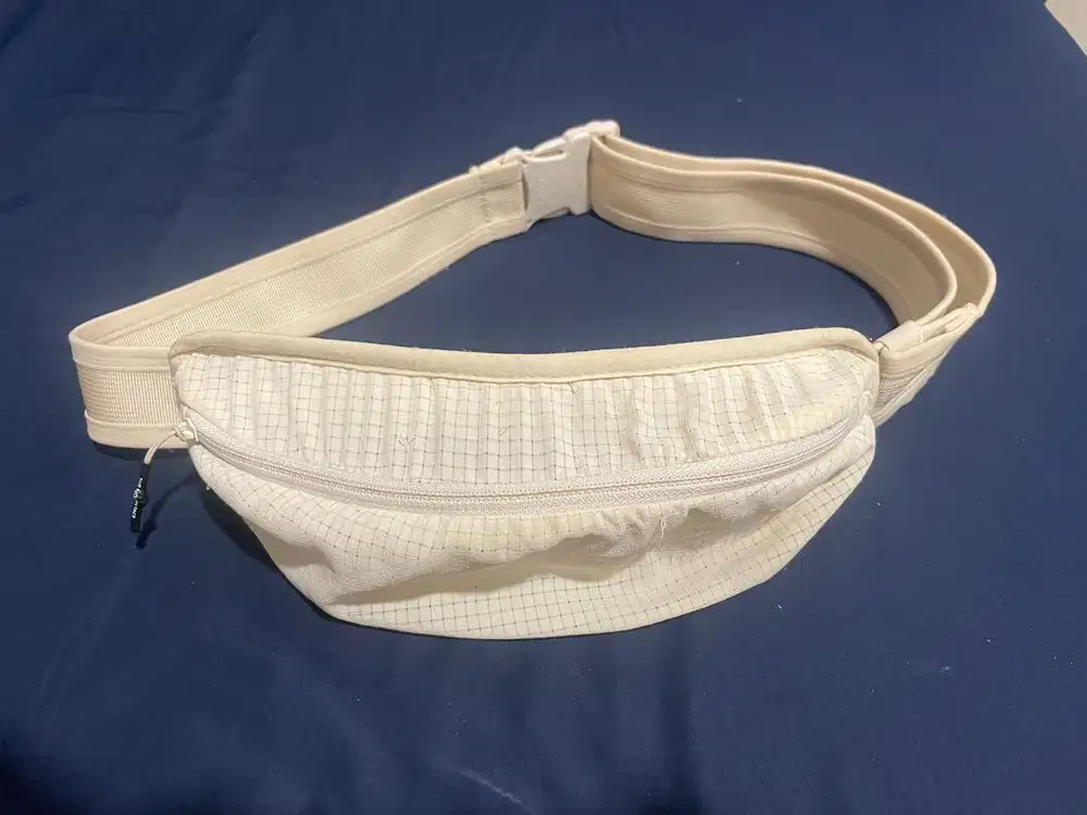 ⚪️ The North Face (TNF) Runbelt/Runbag White Putih Tulang