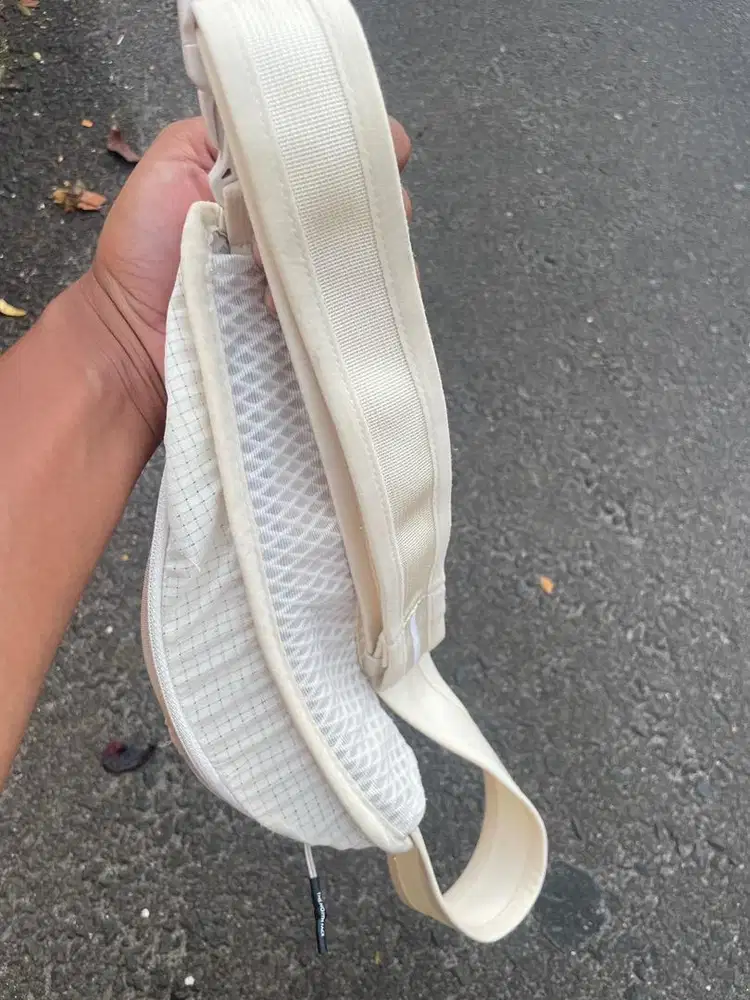 ⚪️ The North Face (TNF) Runbelt/Runbag White Putih Tulang