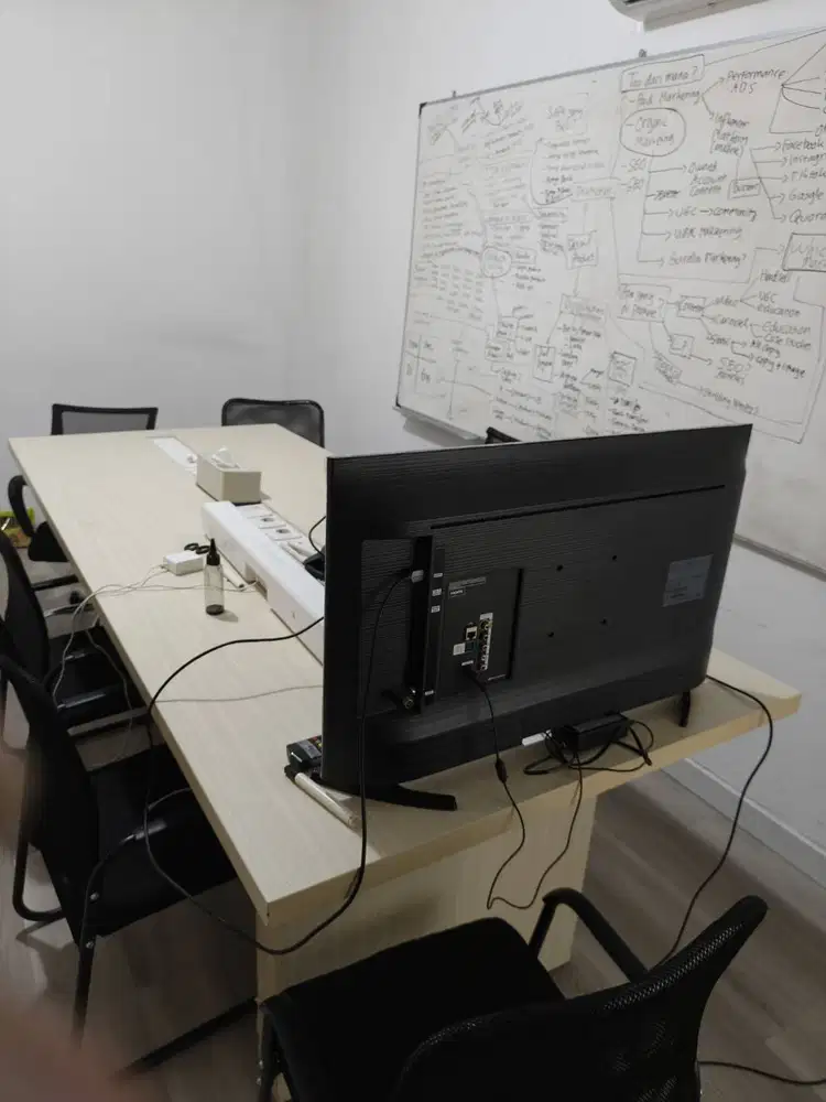 Meja Kerja Kantor Panjang Sedang: Light Grey Wood