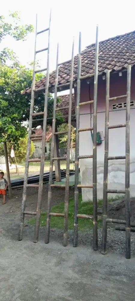 Tangga bambu hitam bakoh