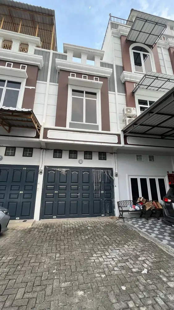 Dijual Murah Townhouse di jalan Rakyat komplek Permata Saphire