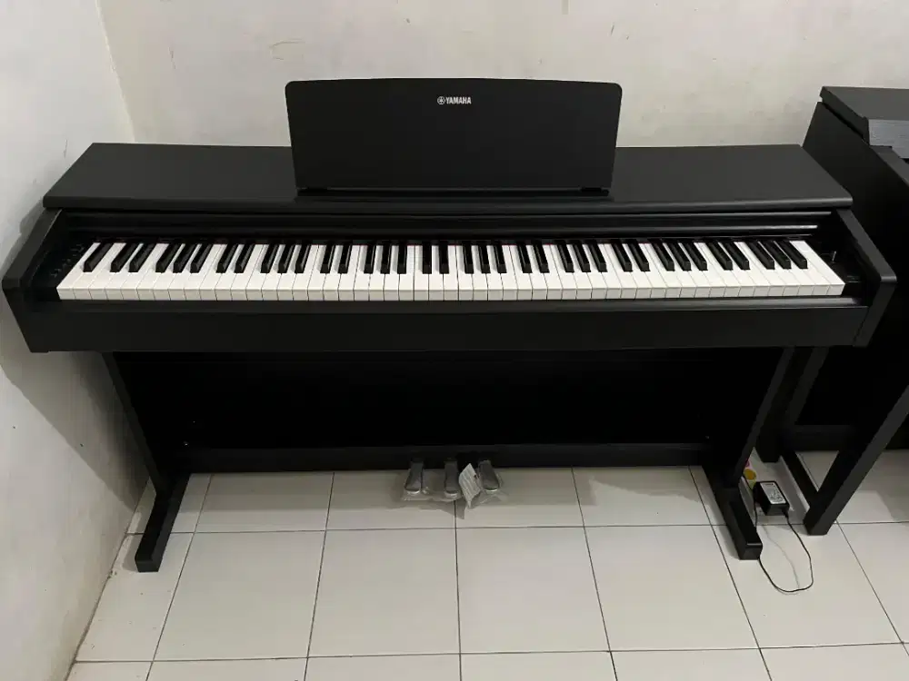 Piano Yamaha Arius YDP 144