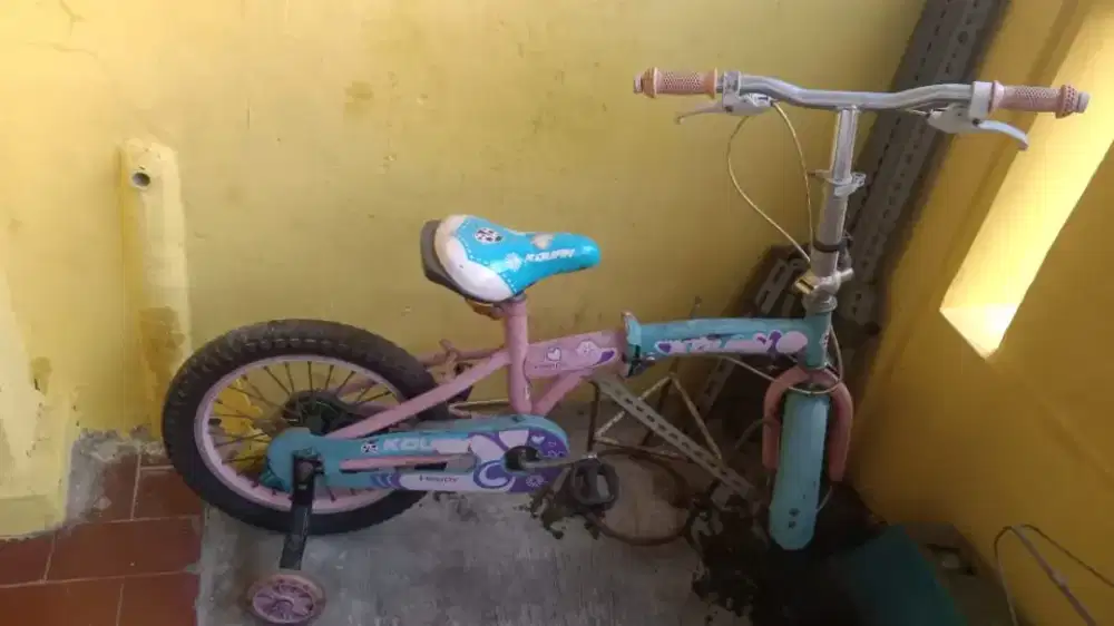 Sepeda lipat minus ban kempes