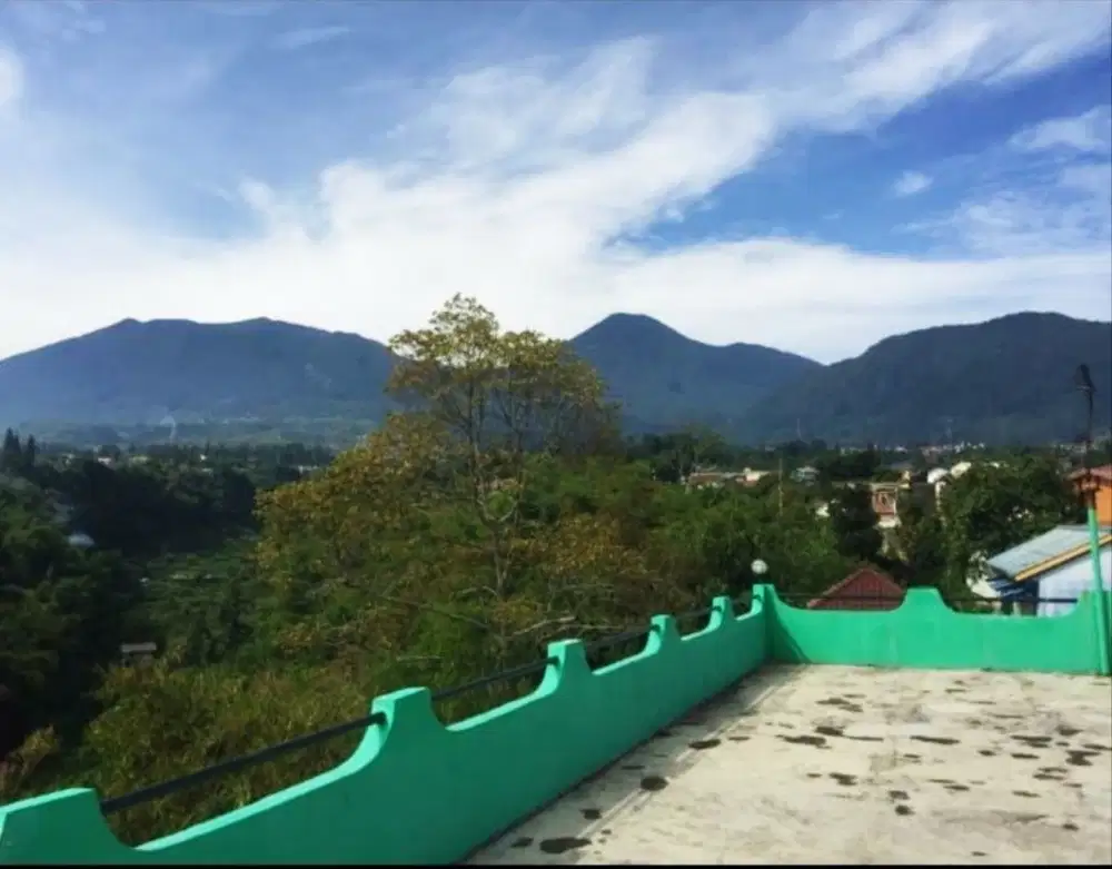 Vila di Cimacan, Luas dan Nyaman, View Gunung