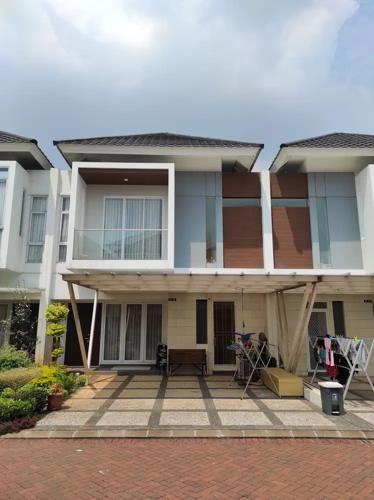 Dijual rumah di Riviera  Puri