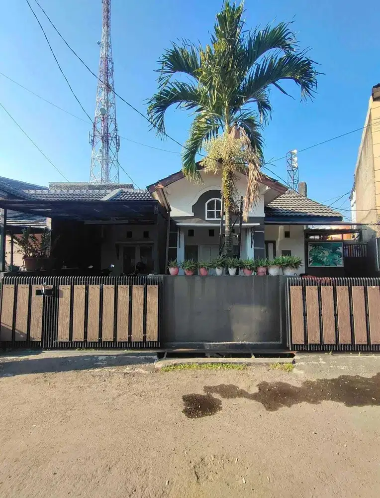 Dijual Rumah Strategis di Komplek Mutiara Antapani Kota Bandung