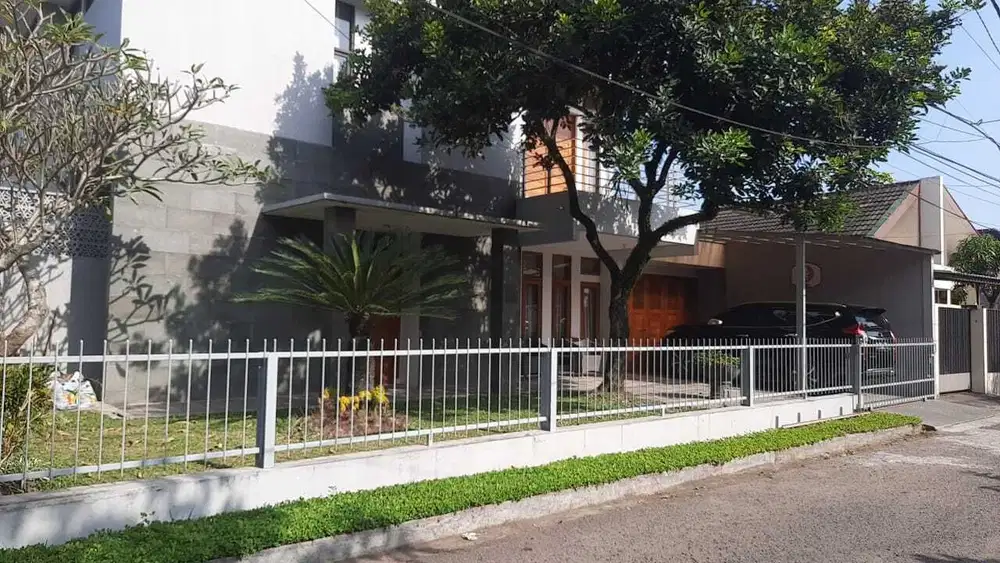 Rumah Cantik Semi Furnished , Mewah dlm Komplek Sejuk  Golf  Arcamanik