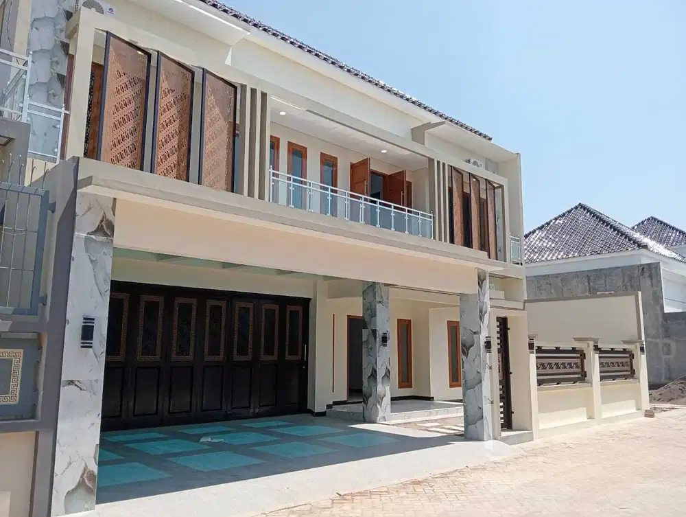 RUMAH MEWAH SOLO SUKOHARJO 5 KAMAR TIDUR 5 KAMAR MANDI CARPORT 6 MOBIL