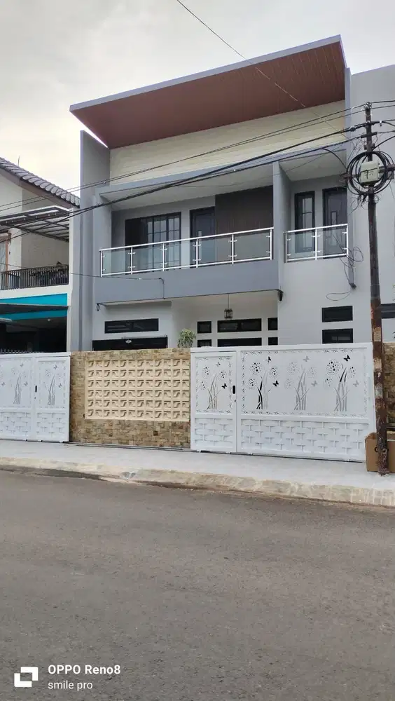 Di jual rumah baru dgn luas tanah besar ada kolam renang