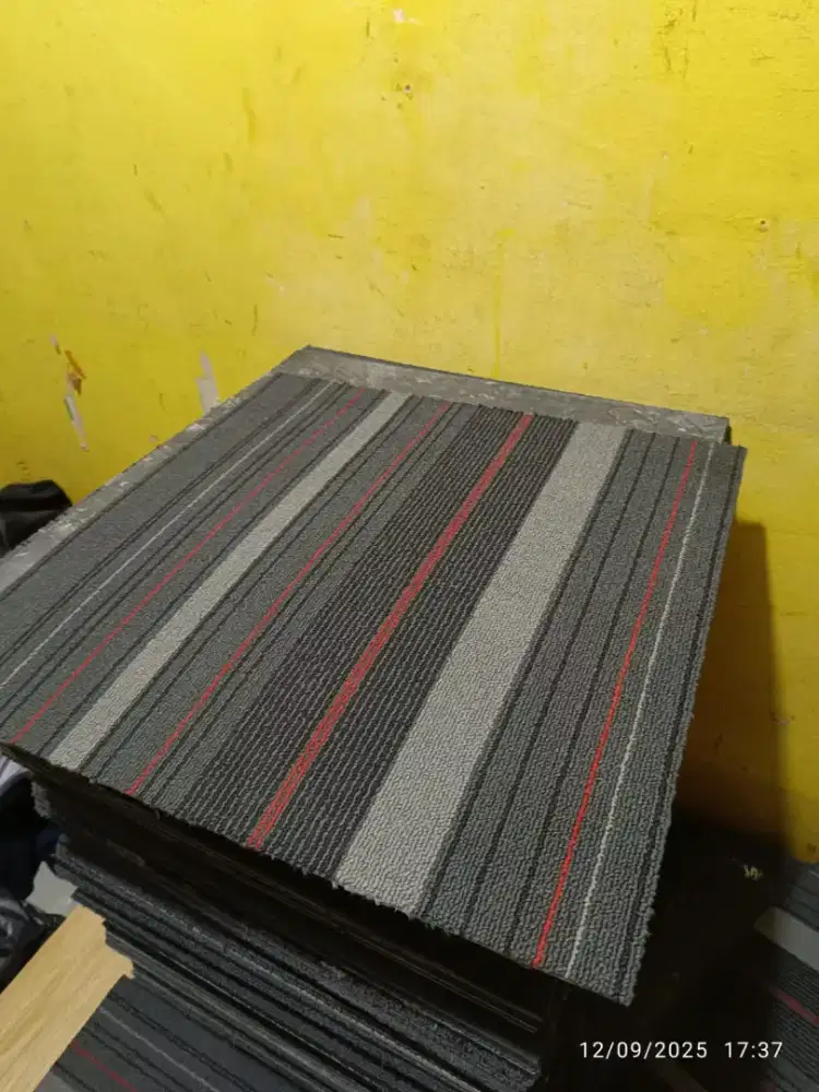 Karpet tile lantai kantor second