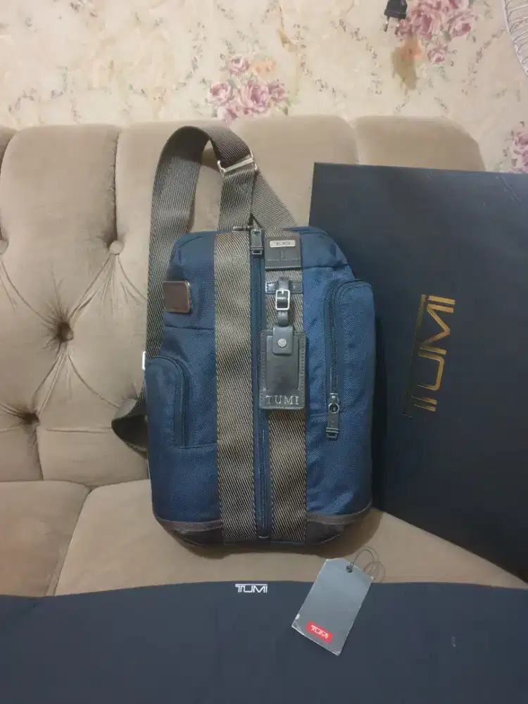 Mulus .authentic tas selempang .body bag tumi