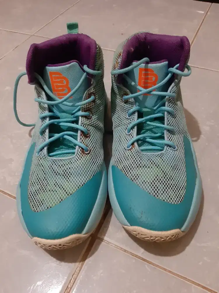 For Sale Sepatu basket ballerbro Ukuran 44