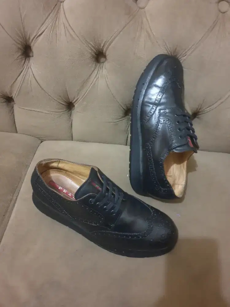 Mulus .authentic sepatu .sneakers prada size 41