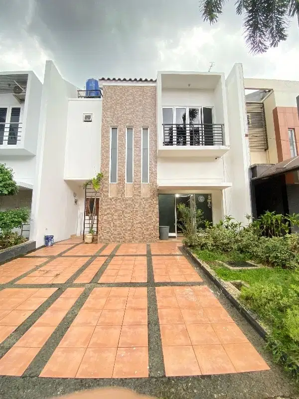 Rumah Dijual Town House Puri Banda