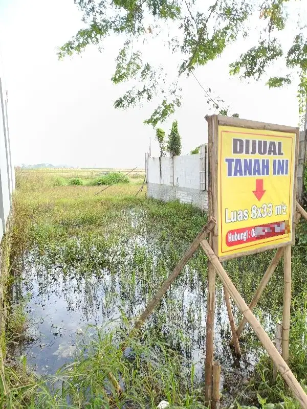 Tanah samping jalan dekat pabrik di desa padakaton ketanggungan brebes