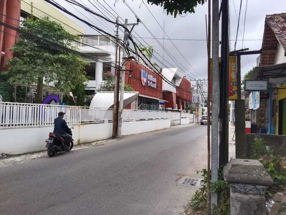 Tanah strategis Demangan bonus Bangunan Resto