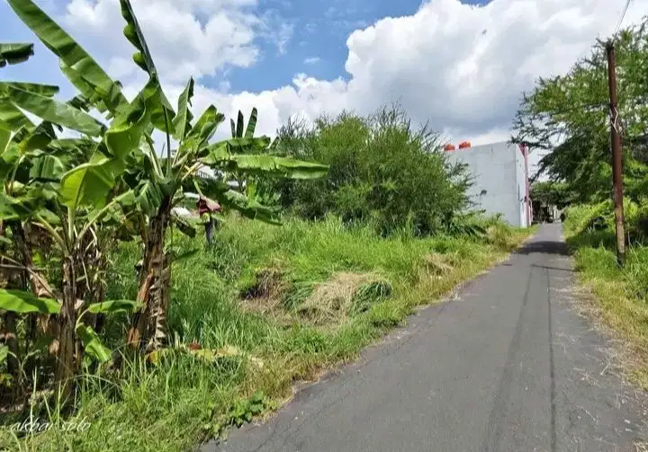 Dijual tanah Di jalan menco Kampis UMS