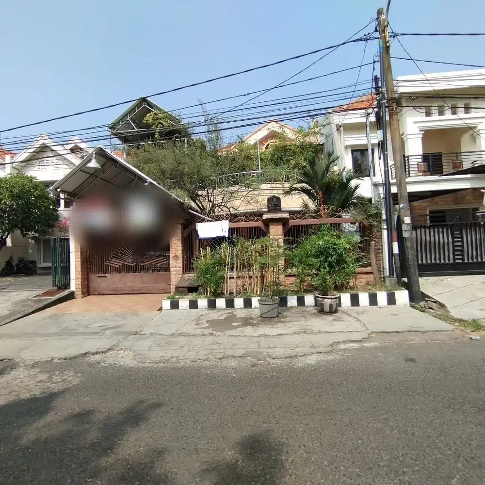 jual Rumah strategis di seberang RS Internasional di Surabaya Timur