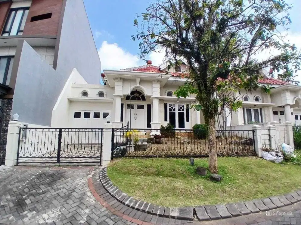 Rumah Mewah 200m² di Kawasan Prestisius dan Eksklusif Istana Dieng