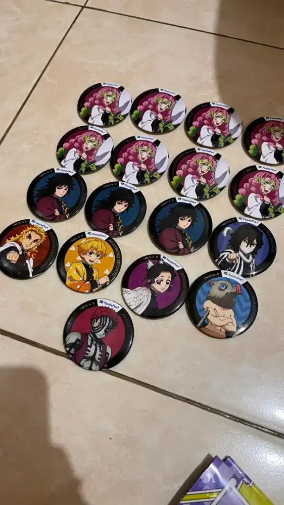 Pin, Kartu, Cup  kimetsu no yaiba x family mart Demon Slayer