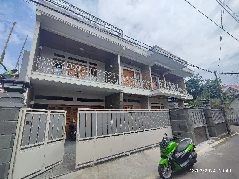 rumah solo pinggir jalan slamet riyadi mall paragon manahan
