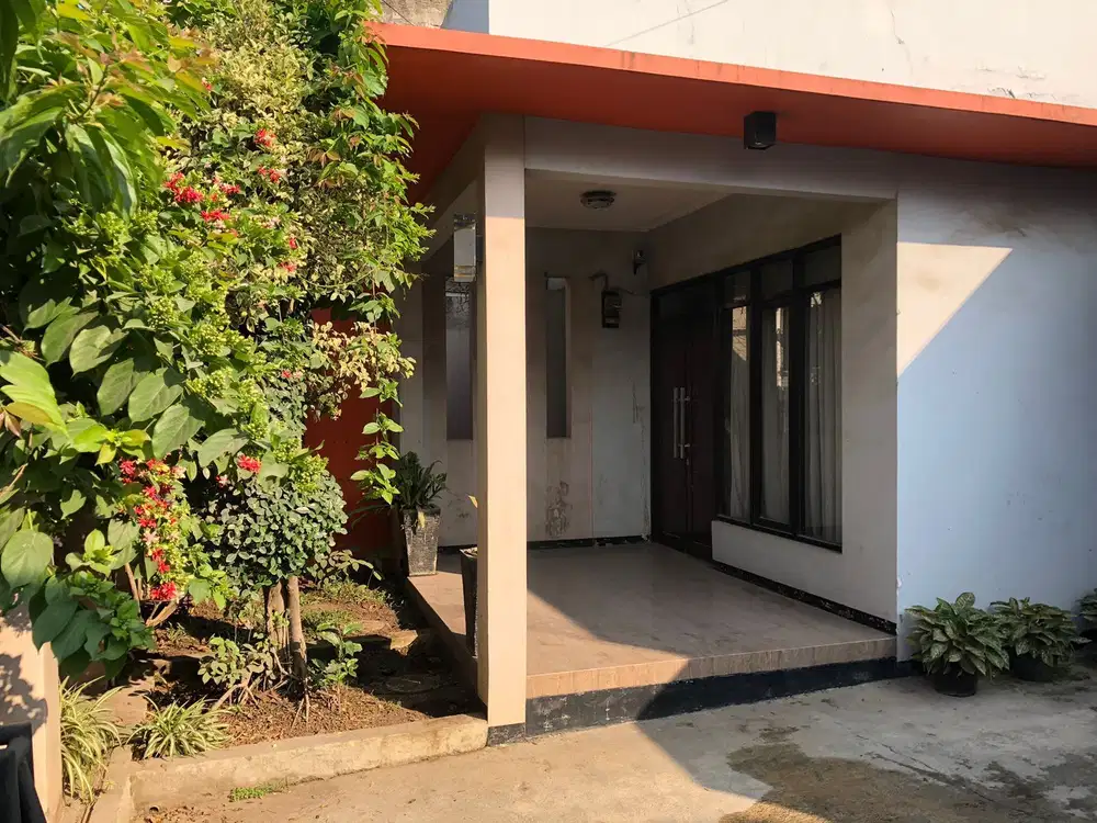 Rumah 4 KT Luas di Solokan Jeruk Dekat Wisata Villa Kancil
