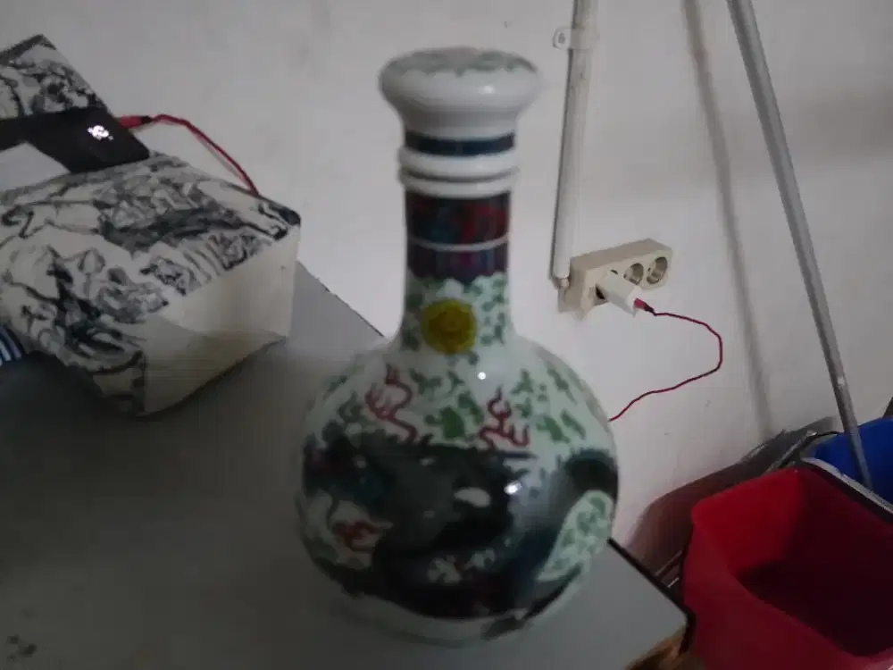 Guci keramik naga antik