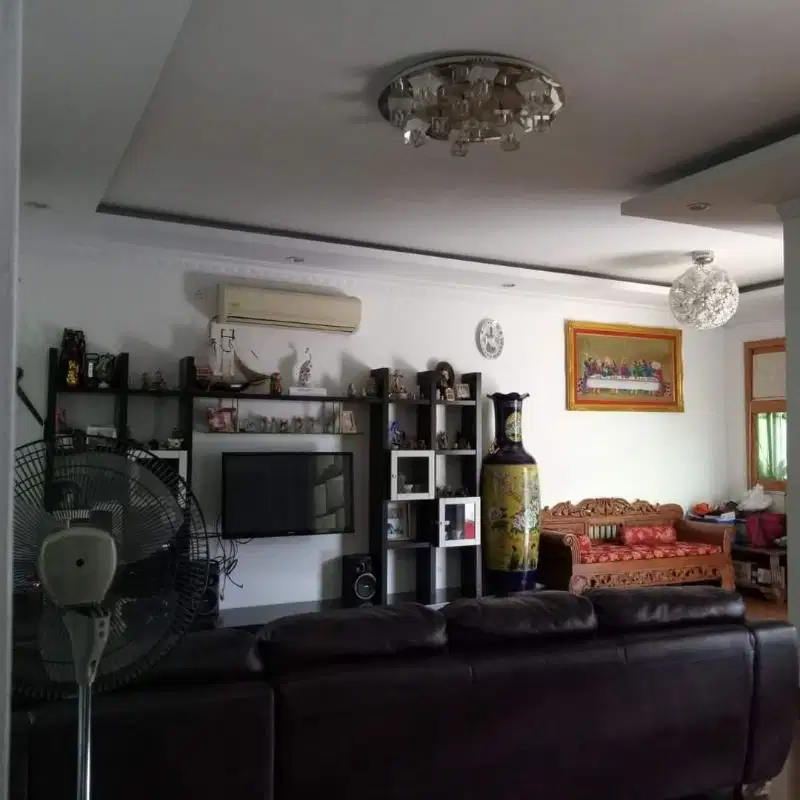 DI JUAL MURAH RUMAH 3 LANTAI FULL RENOVASI DI LEGENDA BALI