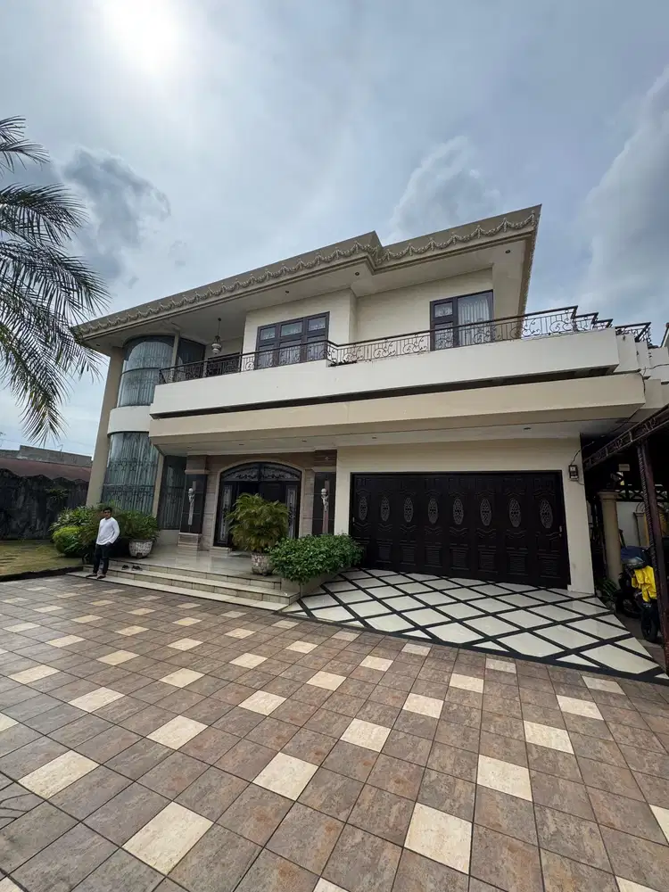 Dijual Villa Luas 23.8 x 37 Jalan Sidodame Krakatau Siap Huni