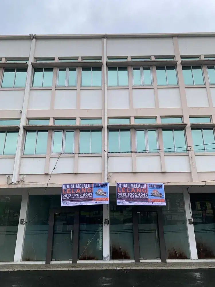 Di jual melalui lelang 2 ruko bagus pinggir jalan Dr Ratna Bekasi