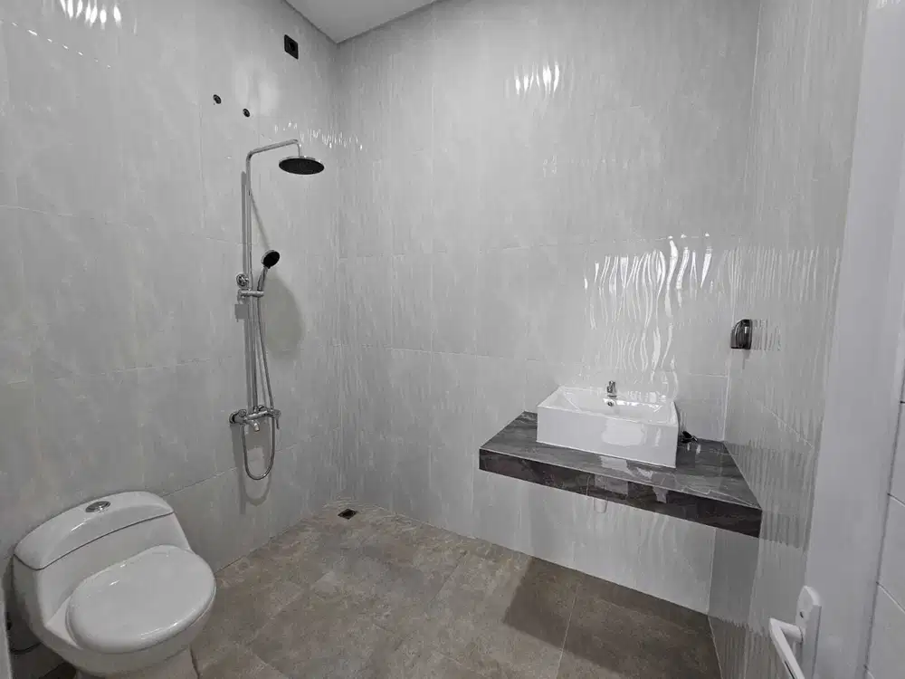 RUMAH ELITE 3 LANTAI DI JLN.DANAU TANJUNG BUNGA MAKASSAR