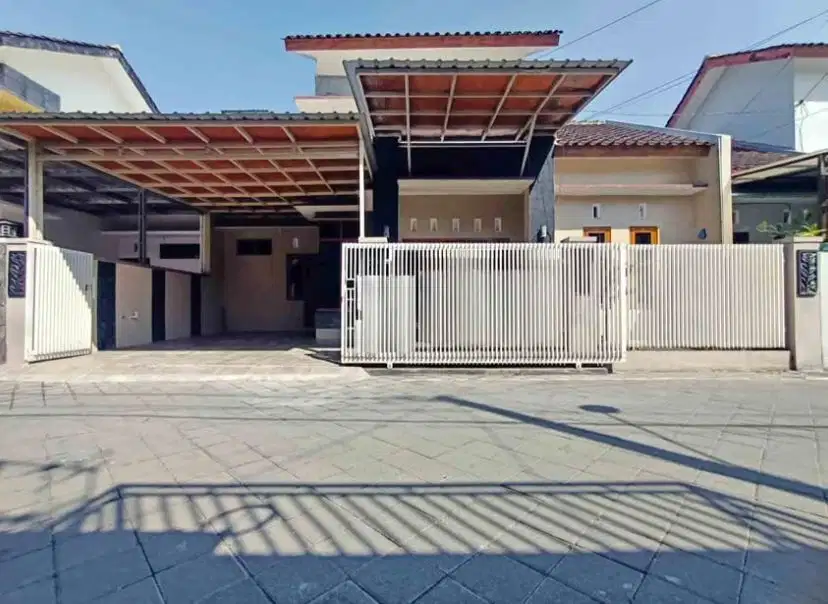 Rumah solo dijual Gentan purbayan dekat luwes makan haji