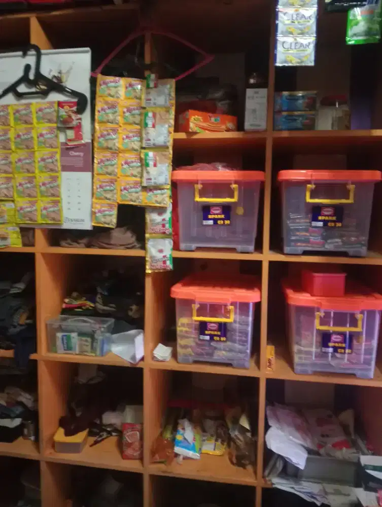 Rak untuk jualan sembako dan loundry