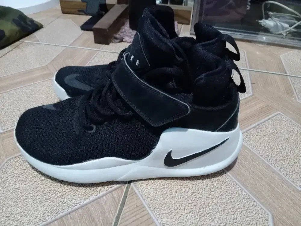 Sepatu Olah Raga Nike