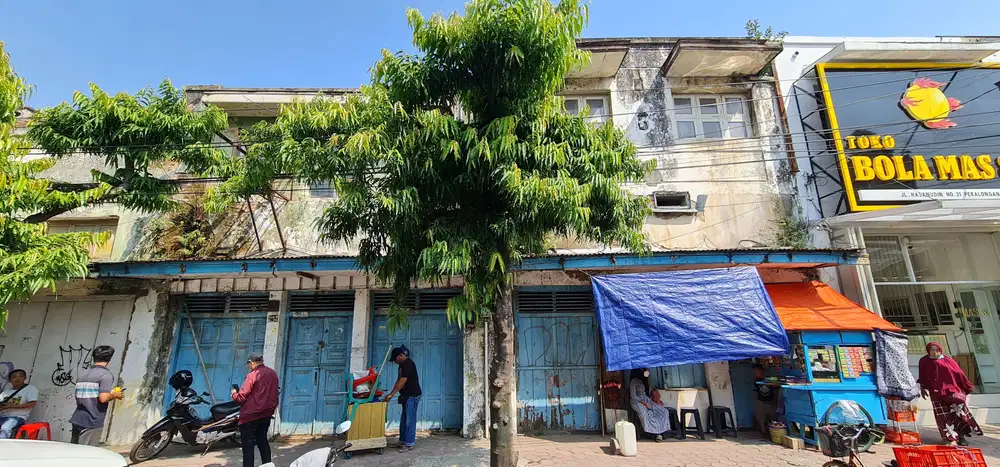 Diual Bangunan Gudang Luas di Pekalongan Kota