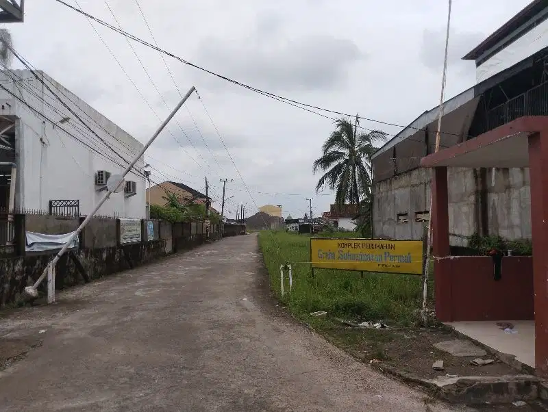 TURUN HARGA DIJUAL RUMAH DI PERUM. GRAHA SUKAWINATAN PERMAI NO.A0 22