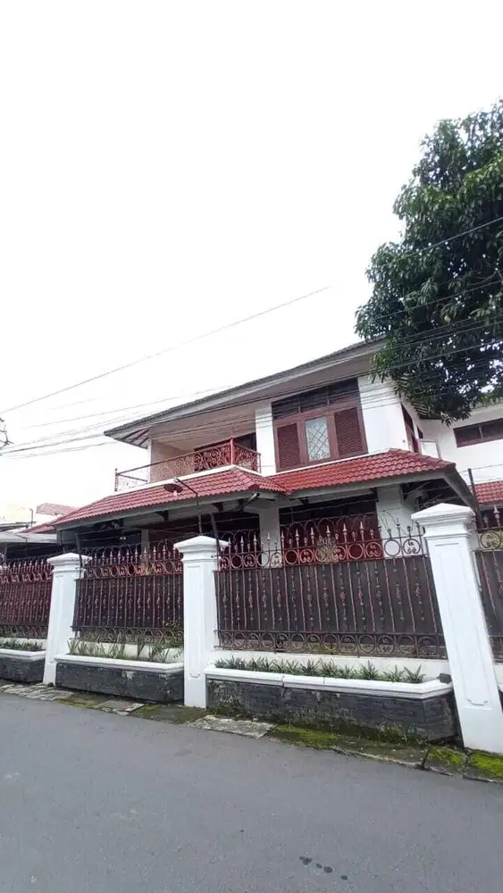 Rumah solo dekat paragon mall kota barat manahan