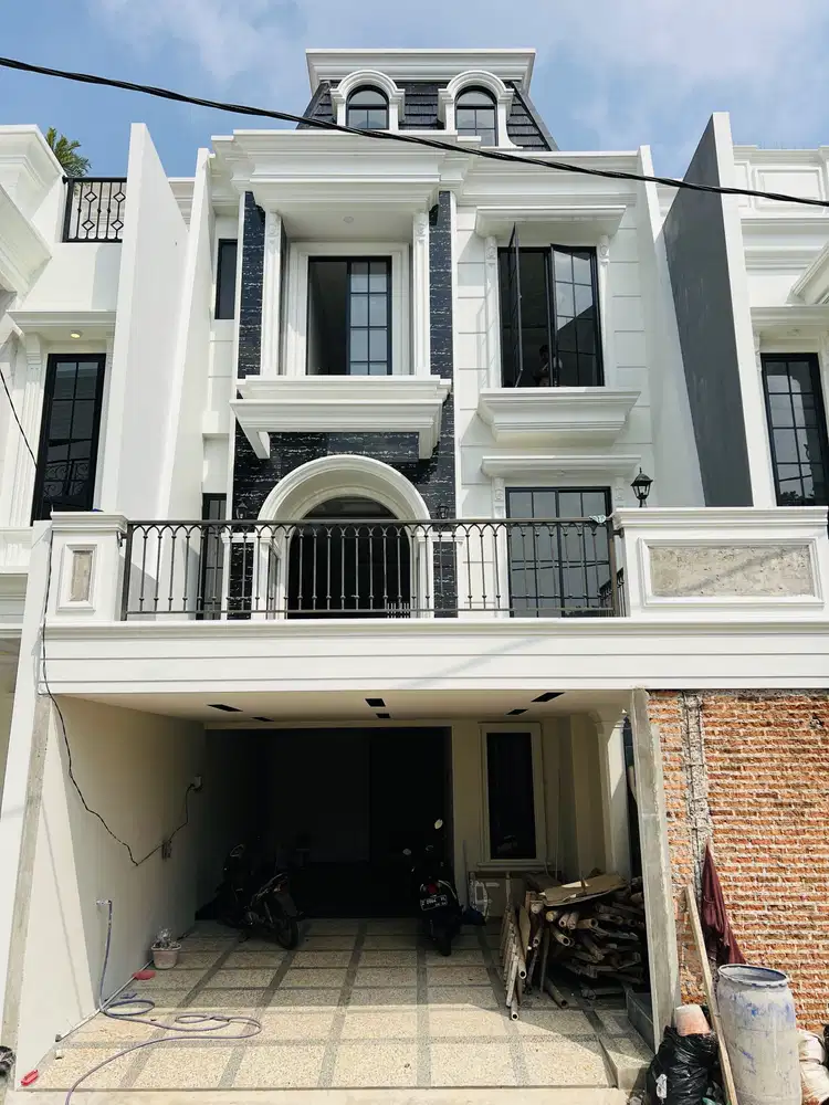 Rumah Mewah di dalam Cluster Jakarta Selatan American Classic Style